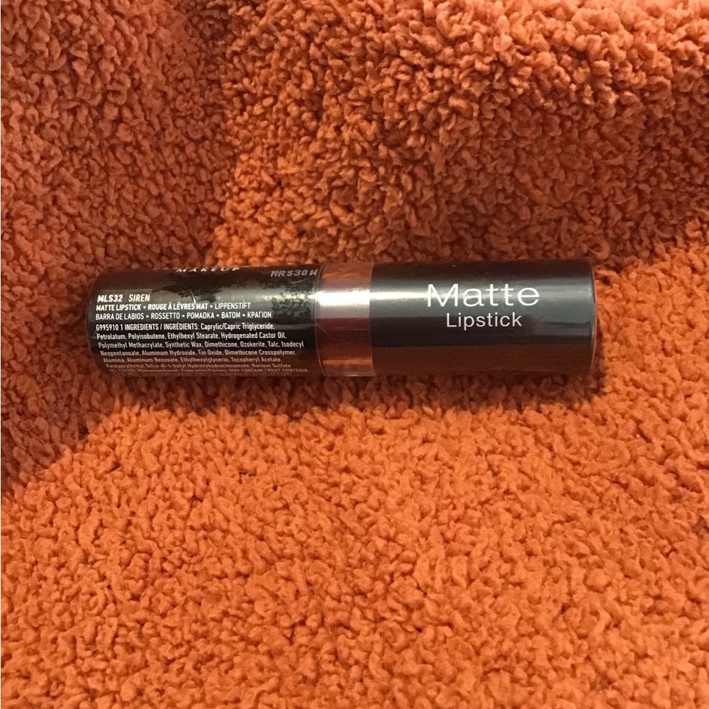 NYX Matte Lipstick in Siren
